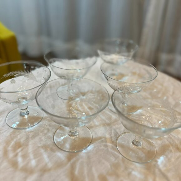 Set of 6 Midcentury Etched Glass Sorbet Cups - Picture 4 of 4